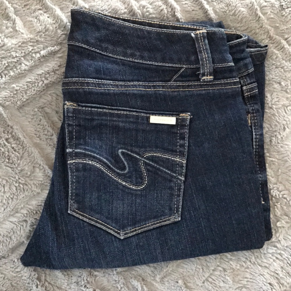 😊White House Black Market Jeans 😊